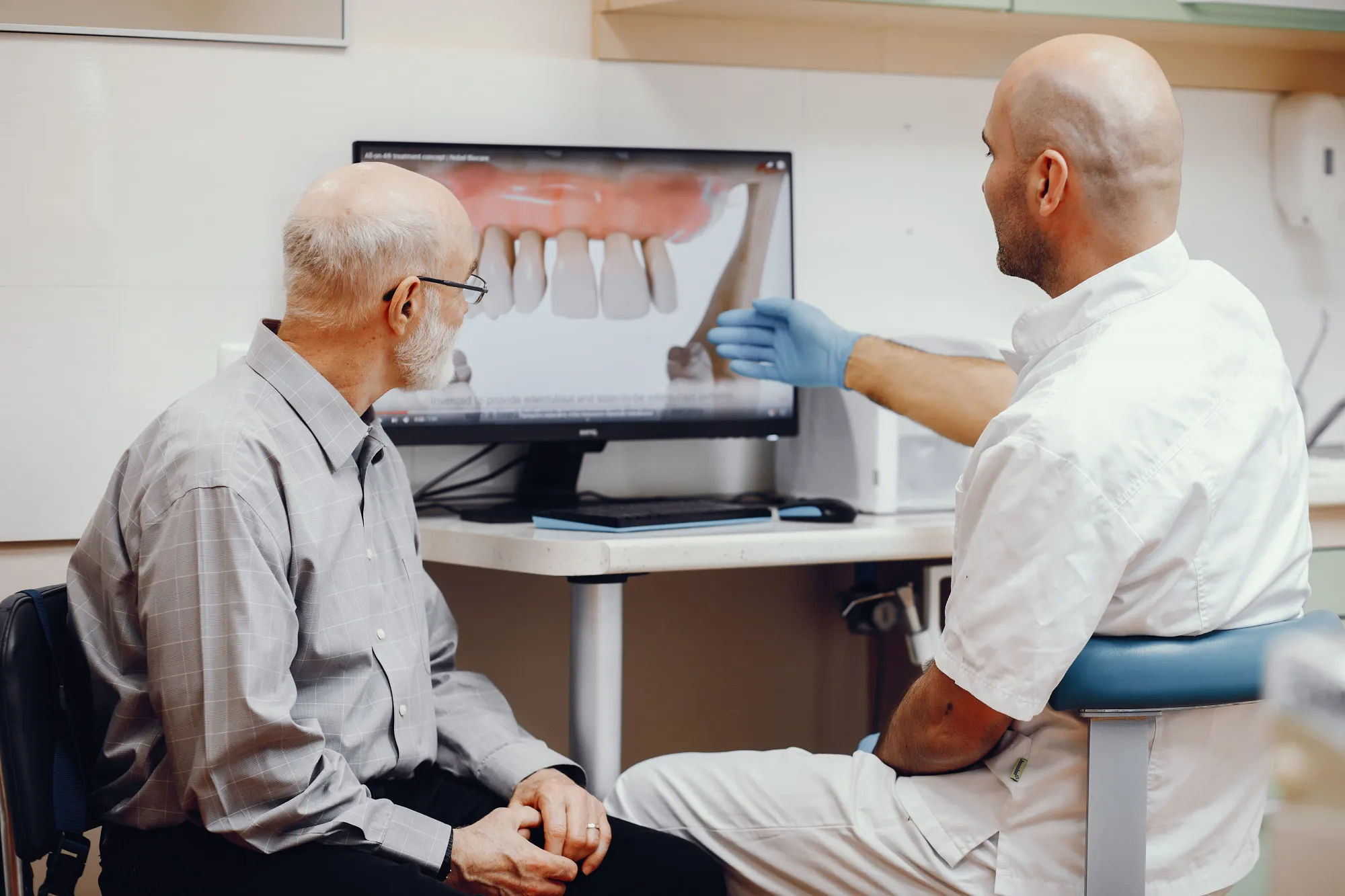 Benefits of Choosing Dental Implants for Long-Term Tooth Replacement